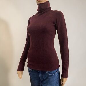 MANTŨ made Italy Chic Maroon Turtleneck Long Sleeve Top